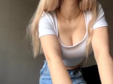 crystarouillard live cam on chaturbate