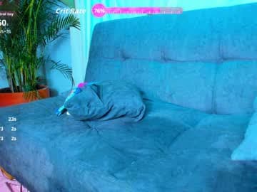 hotties_kittens18 live cam on chaturbate