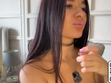 urlillshy live cam on chaturbate